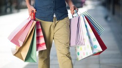 Alışveriş Yaparken Gözü Dönen Erkekler İşte Bu Burçlardan Çıkıyor