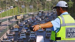 Trafikte Yeni Dönem: Bunu Yapan Yandı! Cezalar Katlanıyor, Ehliyete El Konuluyor