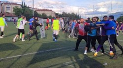 Amatör Maçta Sinirler Gerildi,  Yeşil Saha Savaş Alanına Döndü
