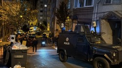 Etrafa Ateş Açtı, Polisle Çatıştı