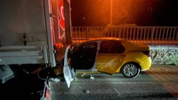 Sakarya'da Korkunç Kaza! Kamyonete Ok Gibi Saplandı