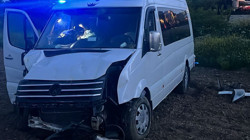 Kontrolden Çıkan Minibüs Araziye Girdi, Yaralılar Var