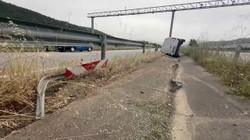 Amasya Taşova’da Feci Kaza: Hafif Ticari Araç Su Kanalına Uçtu, 2 Yaralı