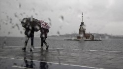 İstanbul'da Dolu Alarmı! Yollar Göle Döndü