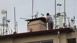 Şehir Şehir Gezip İntihar Girişiminde Bulunuyor... 100'den Fazla Defa Çatıya Çıkan Adam Tekrar İkna Edildi