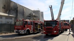 Tuzla'da Fabrika Yangını! Dış Cepheye de Sıçradı