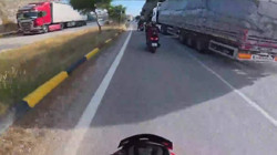 Tırı Motosikletlerin Üzerine Sürdü! O Anlar Kamerada