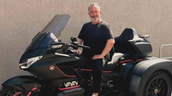 Cem Yılmaz Kendini Şımarttı! Servet Değerindeki Motosikleti Gündem Oldu