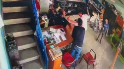 İki Esnafın Kavgasında Çekiçli Saldırı Kamerada