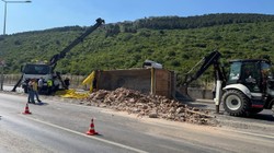 Maltepe'de Hafriyat Kamyonunun Damperi Devrildi