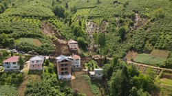 Trabzon’da Heyelan Alarmı: 5 Ev Tehlikede, Tahliye Başladı