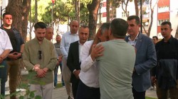 Cenazesinde Protesto Edilmişti: Şehit Babası Özgür Özel’i Alnından Öptü