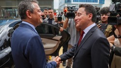 Ali Babacan’dan Özgür Özel’e Geçmiş Olsun Telefonu