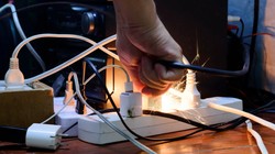 Elektrik Çarpmasına Karşı Hayat Kurtaran İlk Yardım Yöntemleri: Bakanlık Uyardı!