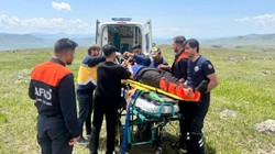 Sarıkamış’ta Kayalıktan Düşen Genç Çoban Yaralandı