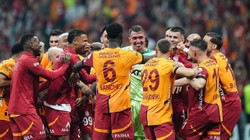 Galatasaray'ın Soyunma Odasında Büyük Kavga! Polis Müdahale Etti