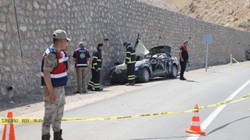 Siirt'te Otomobille Kamyon Çarpıştı! 4 Kişi Yaralandı