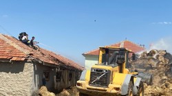 Manisa'da Saman Yangını Panik Yarattı