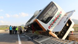 Bingöl'de Yolcu Otobüsü Devrildi; Yaralılar Var