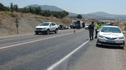 Kilis'te İki Otomobil Çarpıştı! 8 Kişi Yaralandı