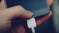 Şarj Adaptörünüzde Bu Detayı Gözden Kaçırmayın! İşte Telefonu Hızlı Şarj Etmenin Altın Tüyosu