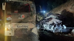 Yolcu Otobüsüyle Çarpışan Otomobil Hurdaya Döndü! 1 Ölü, 8 Yaralı