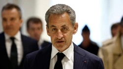 Eski Fransa Cumhurbaşkanı Sarkozy’nin Onur Nişanı Geri Alındı
