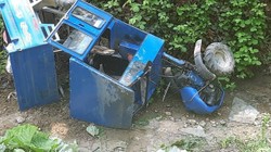 Sakarya'da Pat Pat, Dereye Devrildi: 2 Yaralı