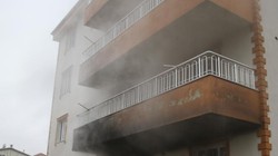 Uşak'ta 2 Katlı Evde Yangın Paniği