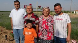 İnternetten Gördü, Eşiyle  Köşeyi Döndü: 3. Kez Hasat Ediyor, Gören Hayran Kalıyor