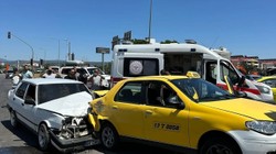 Bingöl'de İki Araç Çarpıştı, 2 Kişi Yaralandı
