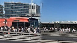 Küçükçekmece'de Metrobüste Yangın Paniği