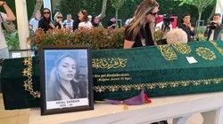 Nihal Candan'a Acı Veda! Annesi ve Kız Kardeşi Bahar Candan Gözyaşlarına Boğuldu: 'Hani Sen Hakim, Savcı Olacaktın'