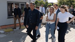 CHP Lideri Özel, Ferdi Zeyrek'in Kızını İkinci Turda da Yalnız Bırakmadı