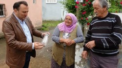 Herkes İğreniyor, O Altın Gibi Saklıyor: Yoldan Toplayıp Getirene Para Veriyor! Mahallede Gören Koşuyor