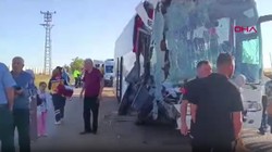 Afyonkarahisar'da Feci Kaza! Yolcu Otobüsü Tıra Çarptı: 26 Yaralı