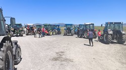 Kars’ta Köylülerden 'Su' Eylemi! Traktörleriyle Yol Kapattılar