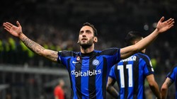 Hakan Çalhanoğlu'ndan Transfer Sorusuna Kaçamak Yanıt! Yanında da Galatasaraylı Yıldız Vardı