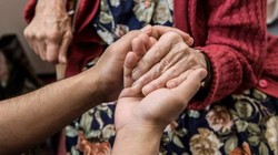 Bugün Birine Yardım Etmenizi Gerektiren 3 İşaret