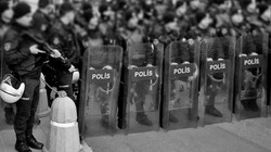 CHP'li Belediyelere Operasyona Tepkiler Çığ Gibi Büyüyor: 'Patron Çıldırdı', 'Cuntanıza Teslim Olmuyoruz'