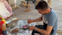Pamuklara Sarıp Saklıyorlar, Tabak Tabak Satıyorlar! Az Yiyeni Mest, Çok Yiyeni Hasta Yapıyor