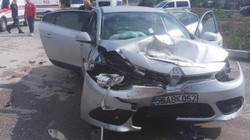 Tokat'ta İki Otomobil Çarpıştı: 5 Kişi Yaralandı