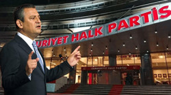 CHP'de Sıcak Saatler: Özgür Özel, Yeni Operasyonların Ardından MYK'yı Topladı