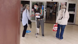 Zabıtadan Sosyal Deney: Dilenci Kılığına Girdi, 10 Dakikada 340 Lira Topladı