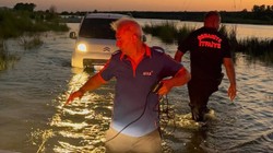 Irmağın Ortasında Mahsur Kaldılar