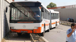 Eskişehir'de Belediye Otobüsü Bariyerlere Çarptı