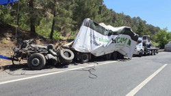 3 Tırın Karıştığı Kazada 1 Ölü 2 Yaralı