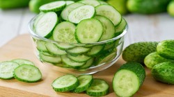 Salatalıklar Tüm Marketlerden Toplatılıyor! Ülkede Alarm Verildi: Salmonella Aldı Başını Gitti