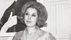 Unutulmaz Şarkılarıyla Hafızalardaydı! Ünlü Şarkıcı ve Oyuncu Rüçhan Çamay Hayatını Kaybetti, Acı Haberi Kızı Melike Demirağ Duyurdu