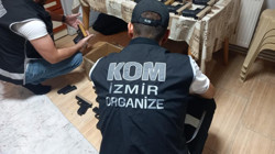 İzmir'de Yasa Dışı Silah Ticareti Operasyonu: 9 Kişi Tutuklandı